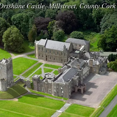 Wallis Arms Hotel Millstreet